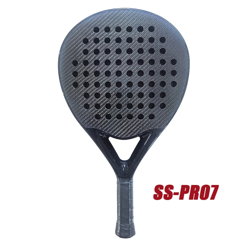 Qual é a diferença entre as raquetes de fibra de carbono e grafite de badminton?